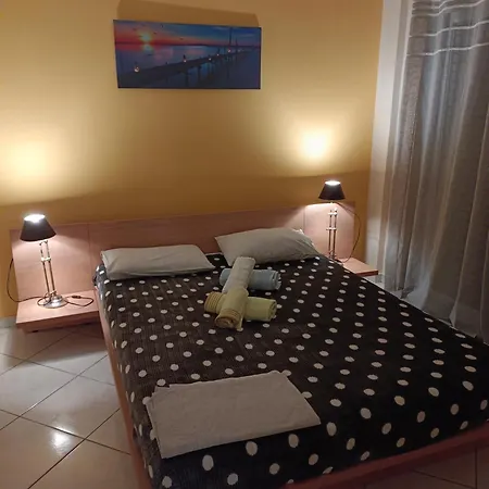 Stefkas Apartment2 דירה